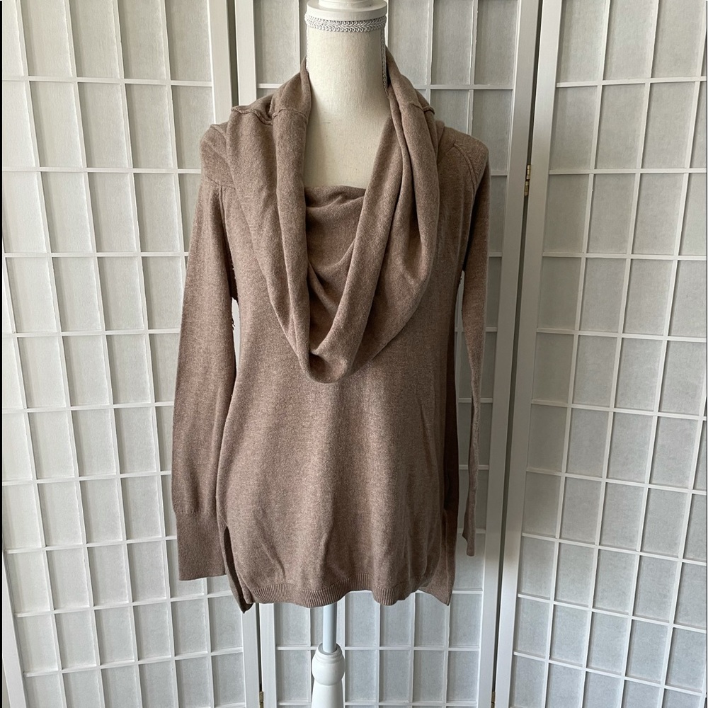 Lightweight turtleneck sweater